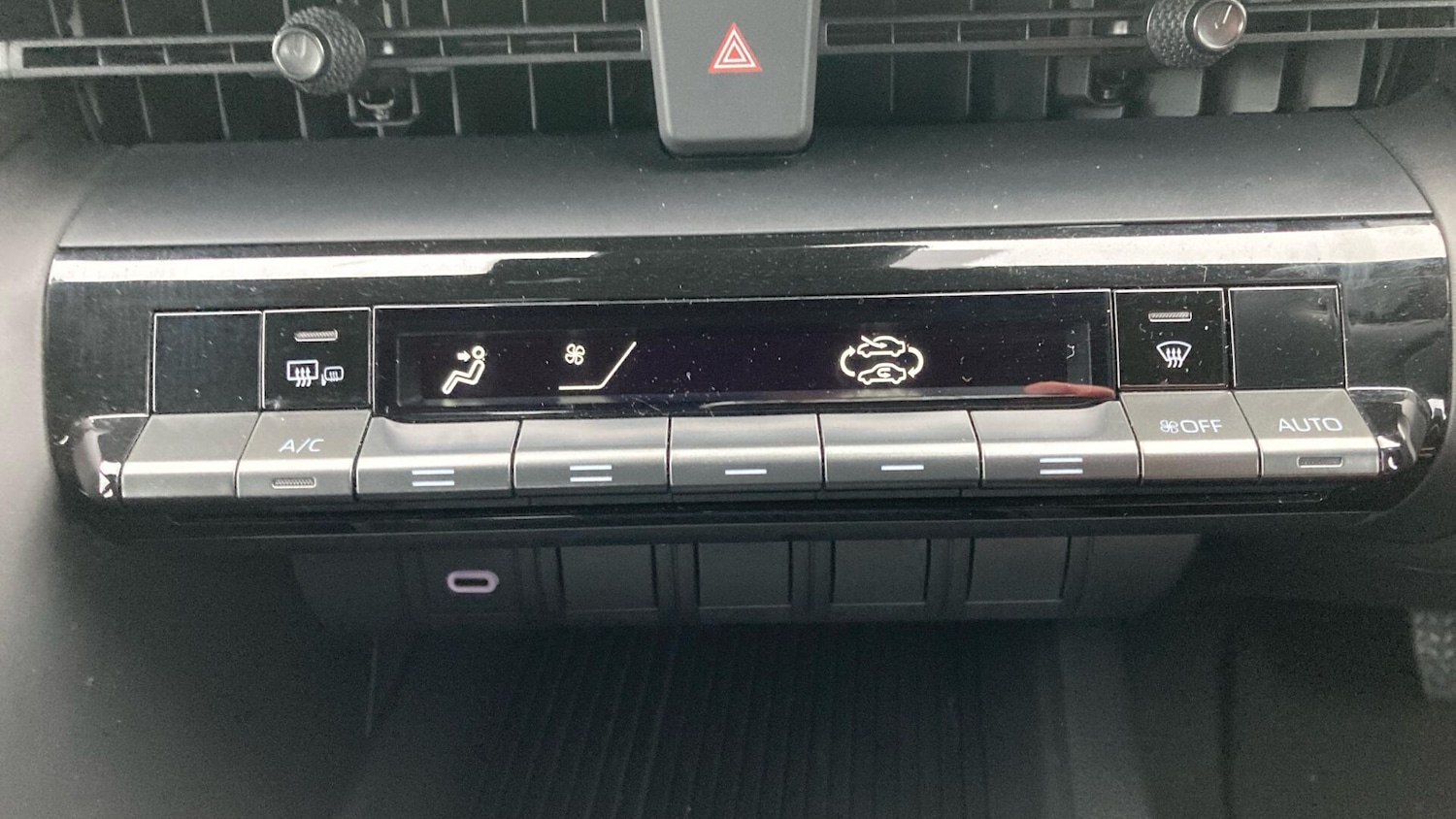 Used Toyota C-HR 2024 for sale - 76781547: Photo 24