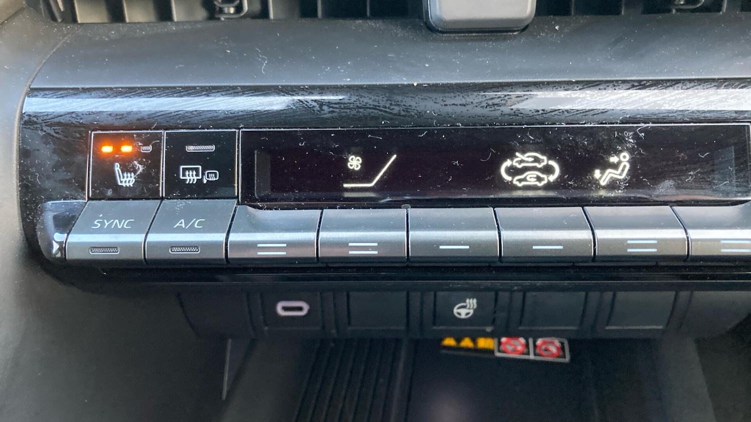 Used Toyota C-HR 2024 for sale - 76823755: Photo 24