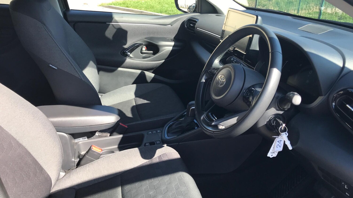 Used Toyota Yaris 2024 for sale - 77637393: Photo 11