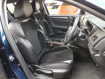 Used Renault Megane 2017 for sale - 76009772: Photo