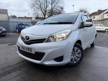 Used Toyota Yaris 2011 for sale - 77385620: Photo