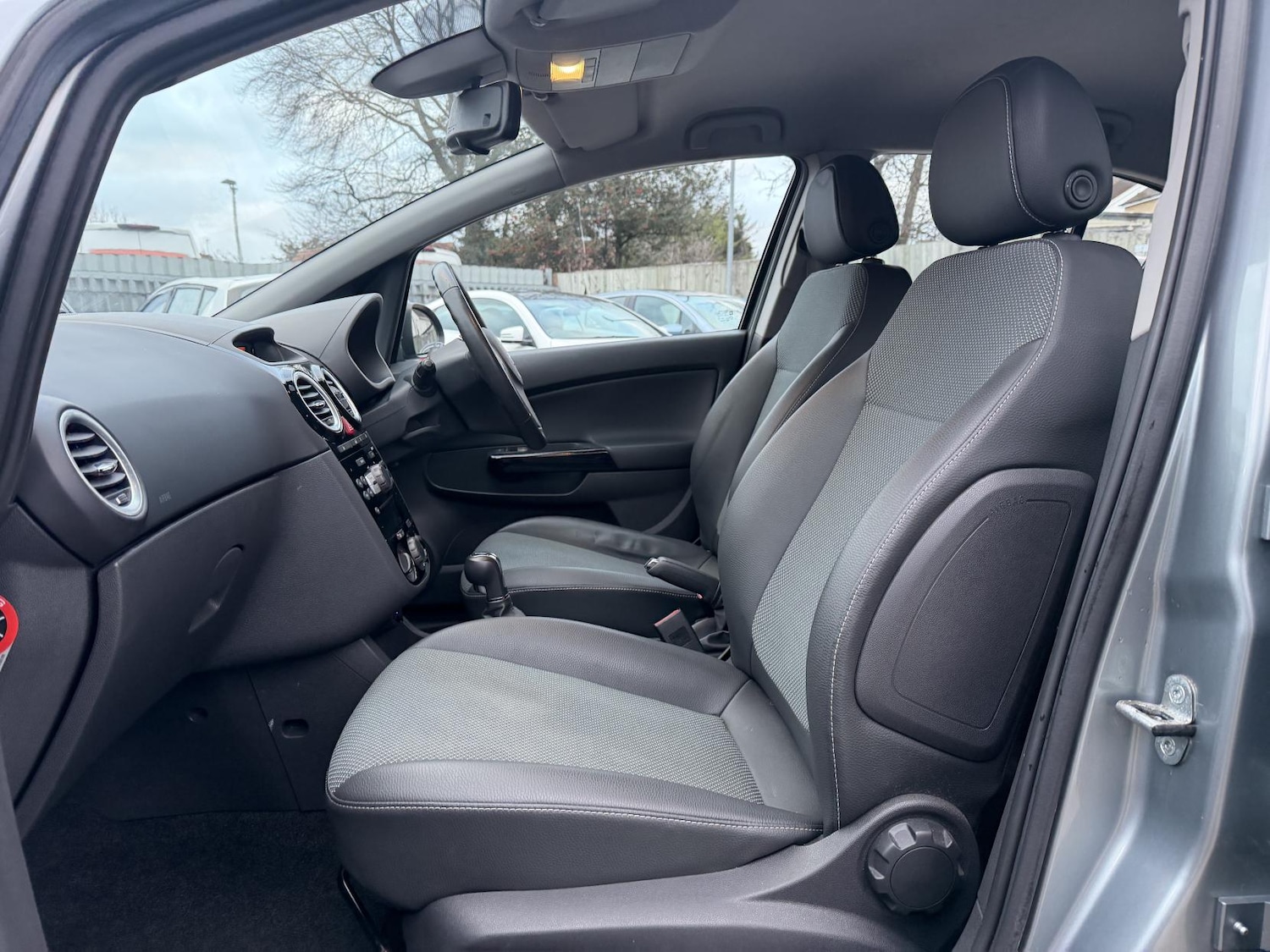 Used Vauxhall Corsa 2010 for sale - 77055752: Photo 26