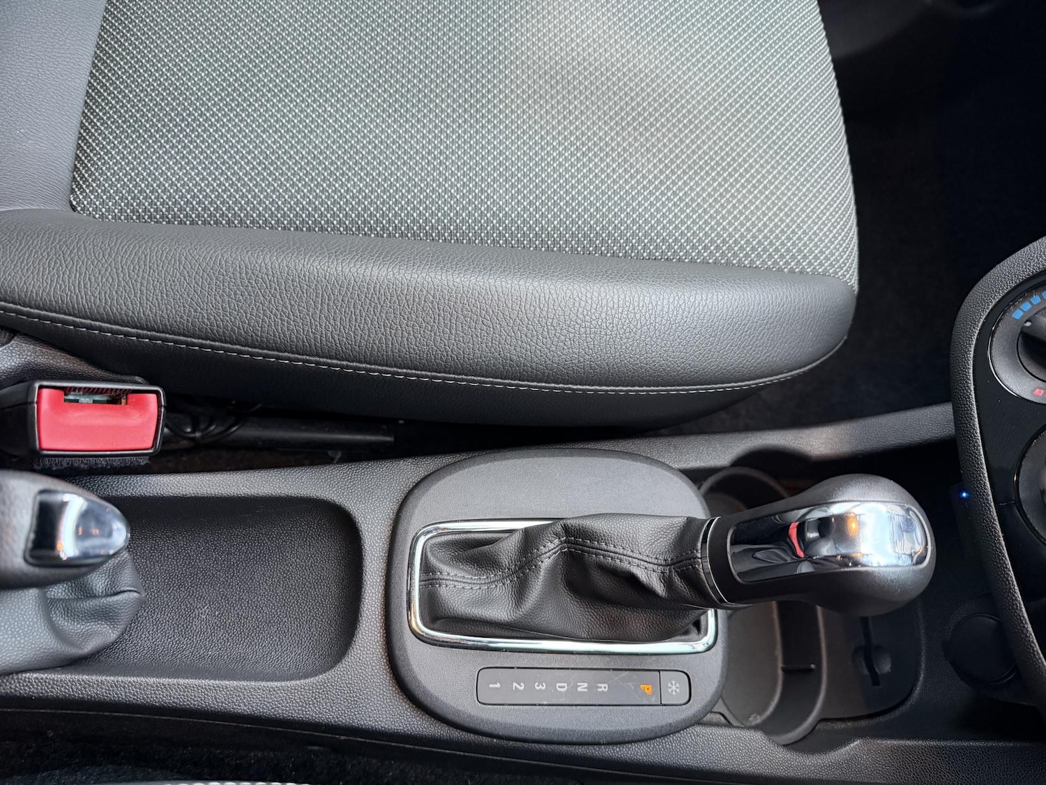 Used Vauxhall Corsa 2010 for sale - 77055752: Photo 43