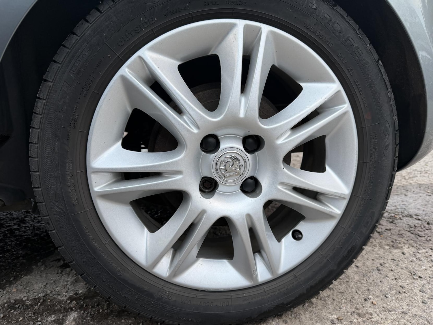 Used Vauxhall Corsa 2010 for sale - 77055752: Photo 52