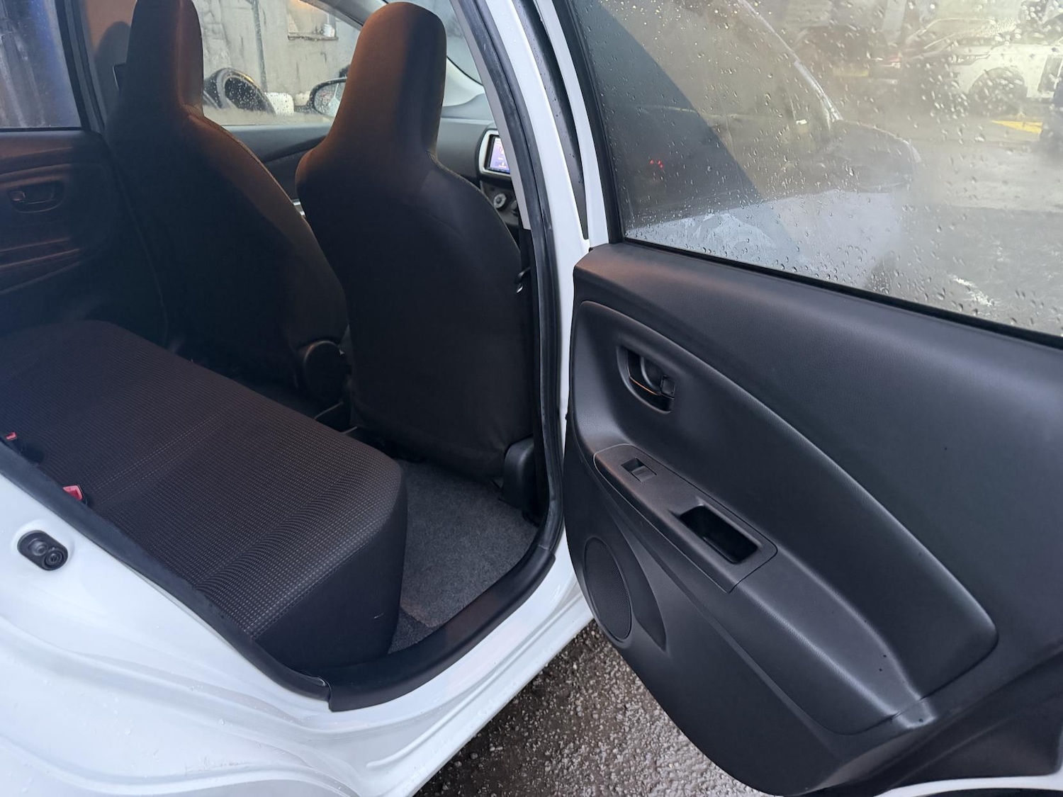 Used Toyota Yaris 2014 for sale - 76882185: Photo 13