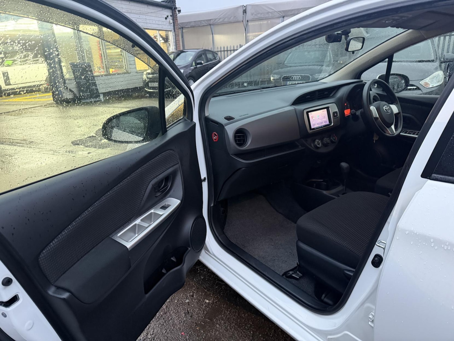 Used Toyota Yaris 2014 for sale - 76882185: Photo 28