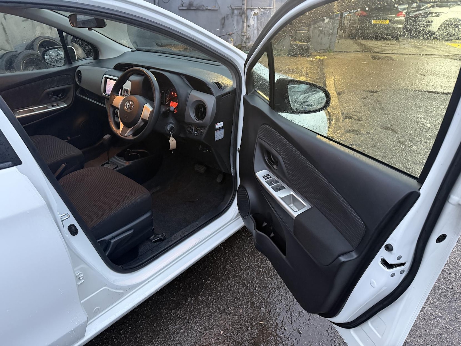 Used Toyota Yaris 2014 for sale - 76882185: Photo 34