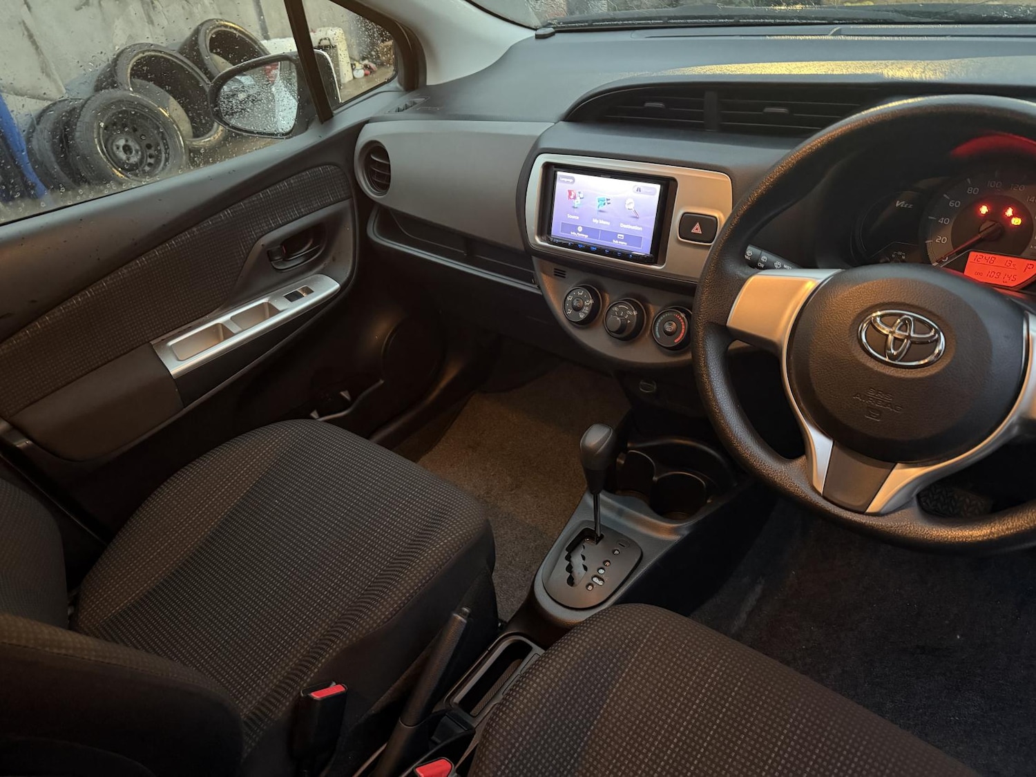 Used Toyota Yaris 2014 for sale - 76882185: Photo 37