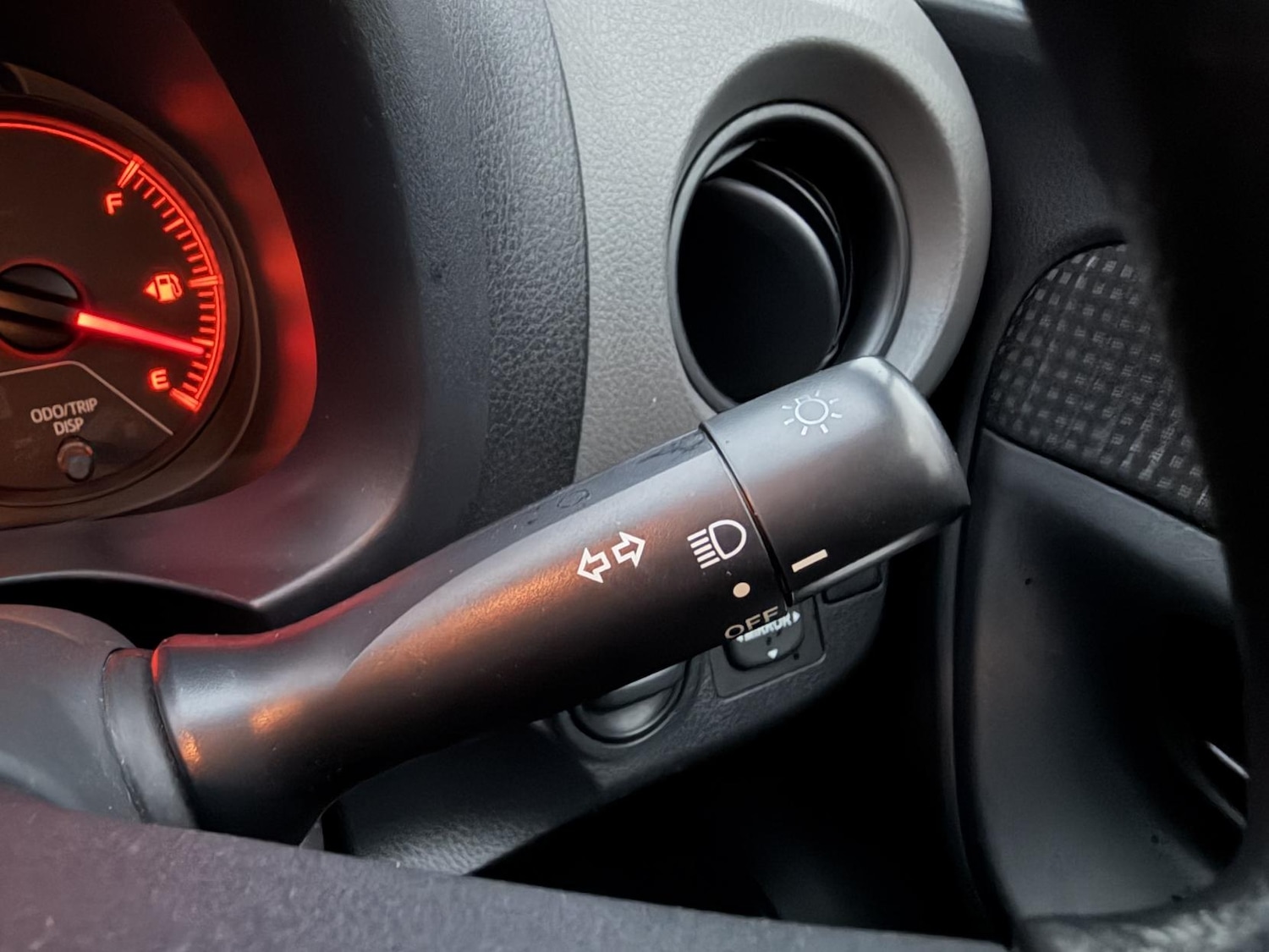 Used Toyota Yaris 2014 for sale - 76882185: Photo 40