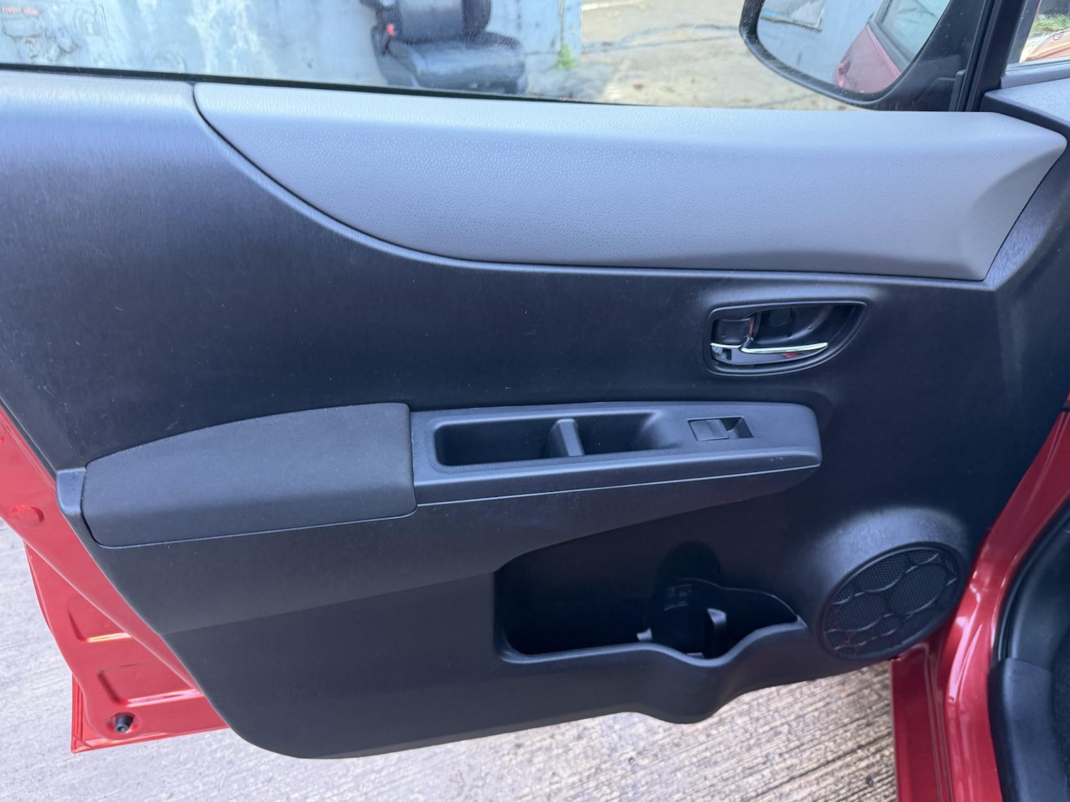 Used Toyota Yaris 2012 for sale - 76796735: Photo 37