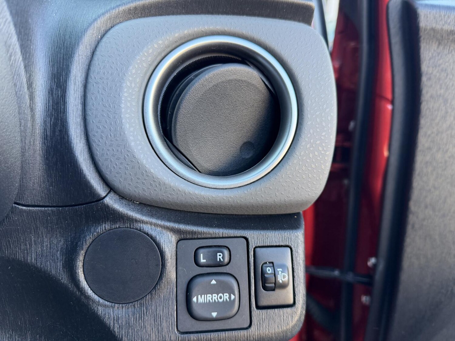 Used Toyota Yaris 2012 for sale - 76796735: Photo 42