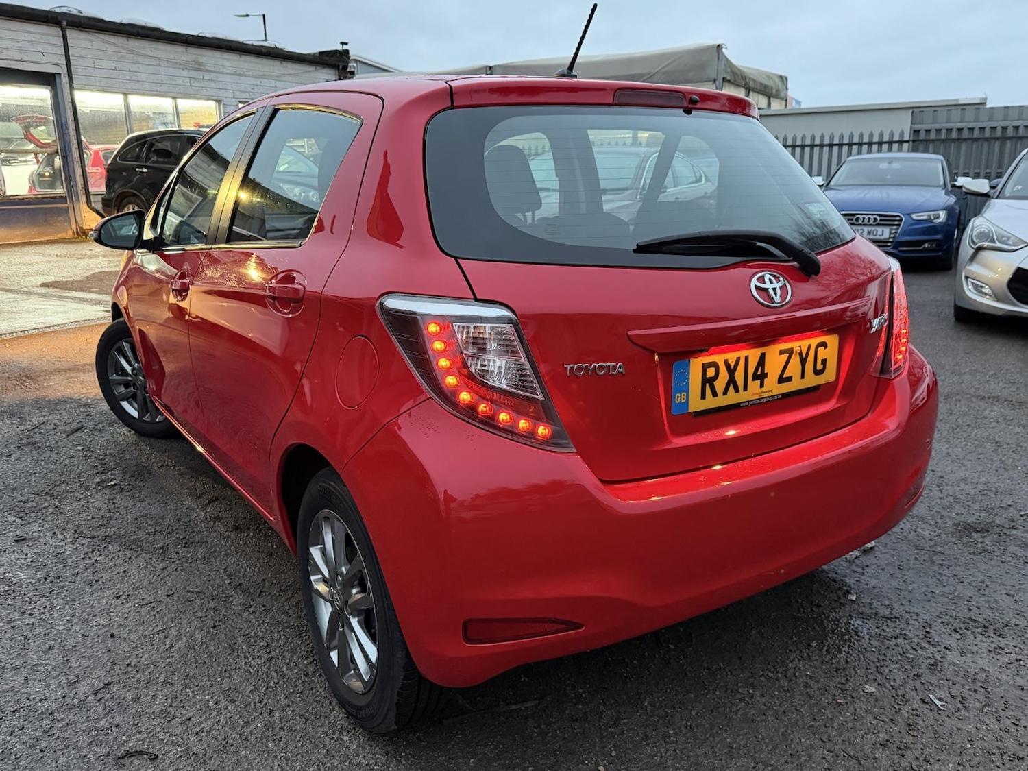 Used Toyota Yaris 2014 for sale - 76762215: Photo 2