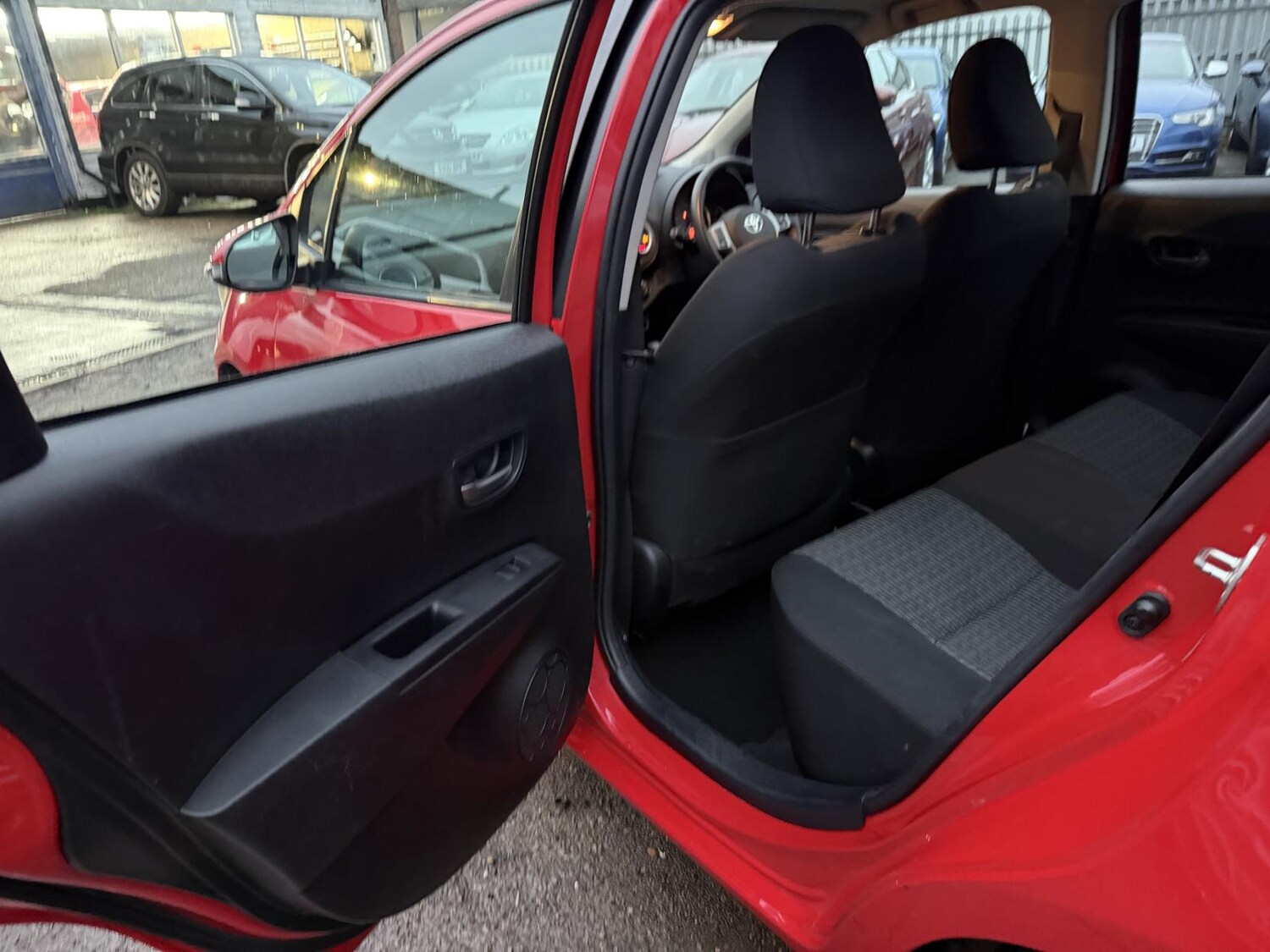 Used Toyota Yaris 2014 for sale - 76762215: Photo 27