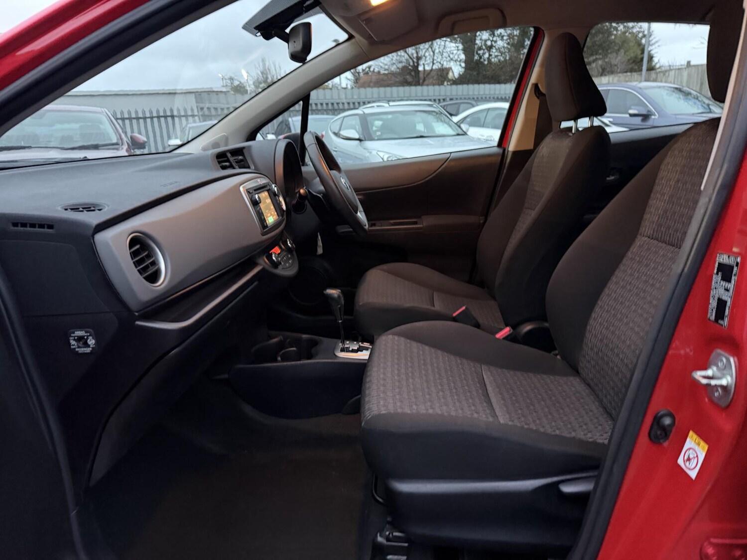 Used Toyota Yaris 2014 for sale - 76762215: Photo 32