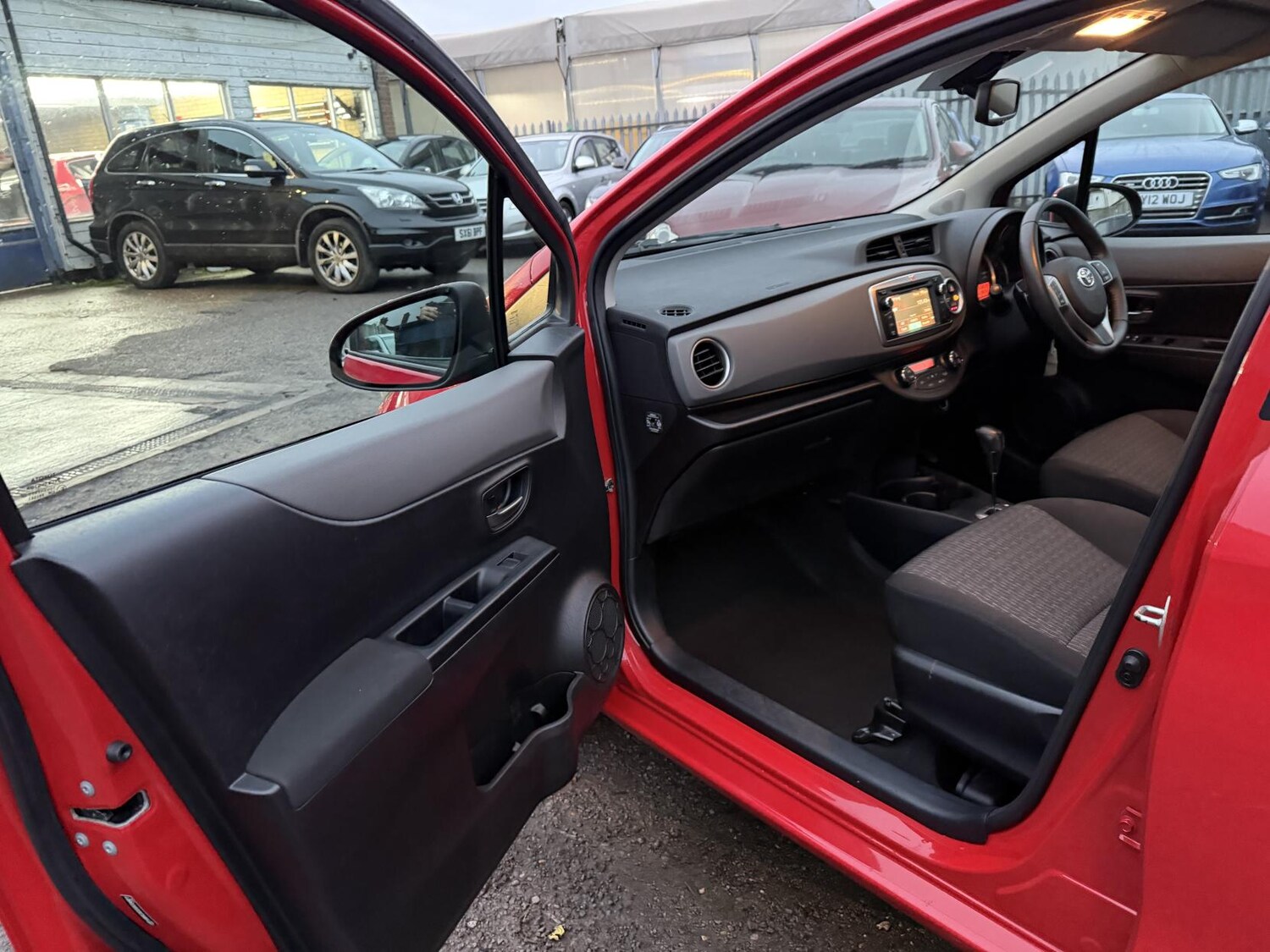 Used Toyota Yaris 2014 for sale - 76762215: Photo 33