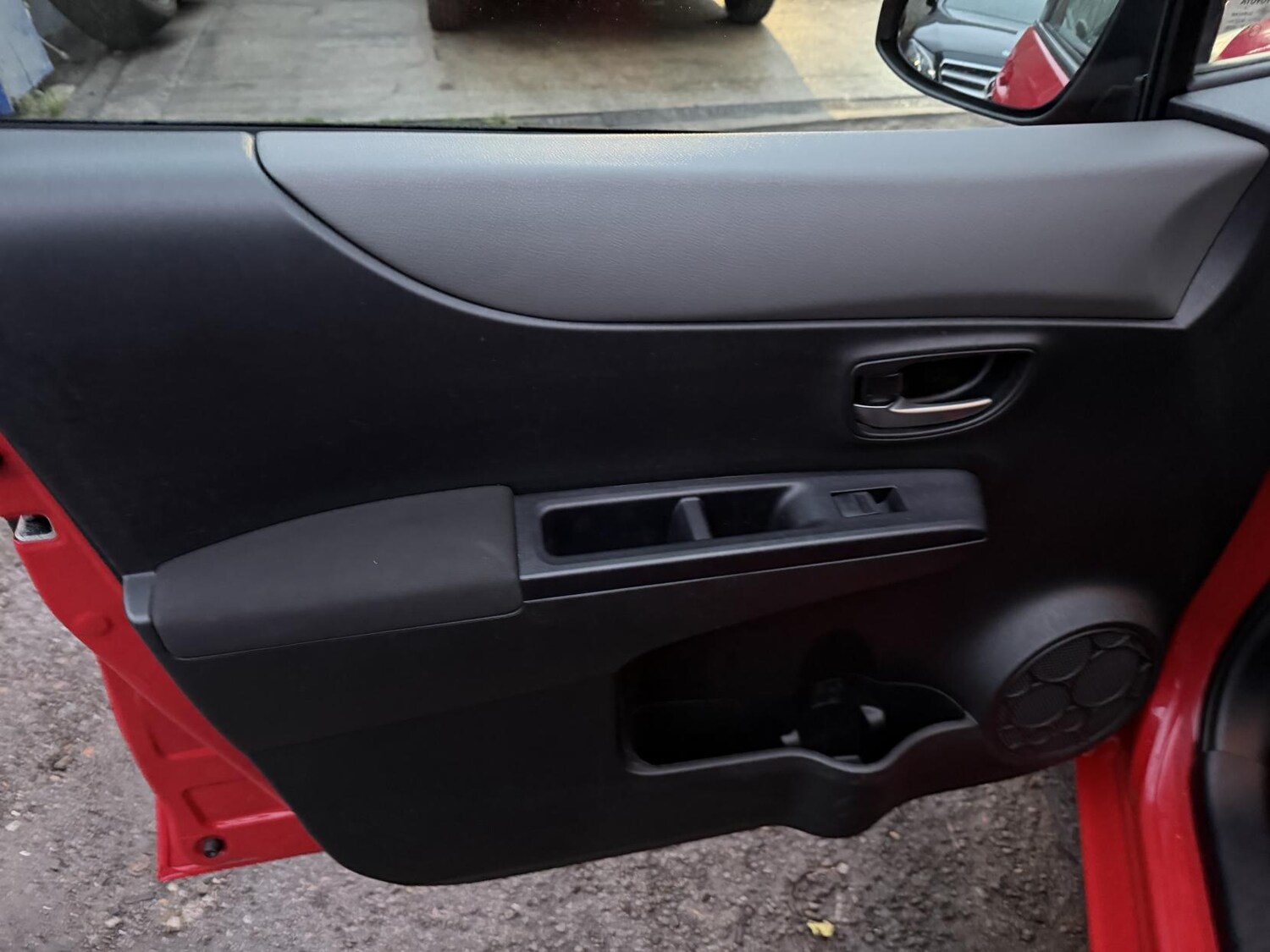 Used Toyota Yaris 2014 for sale - 76762215: Photo 35