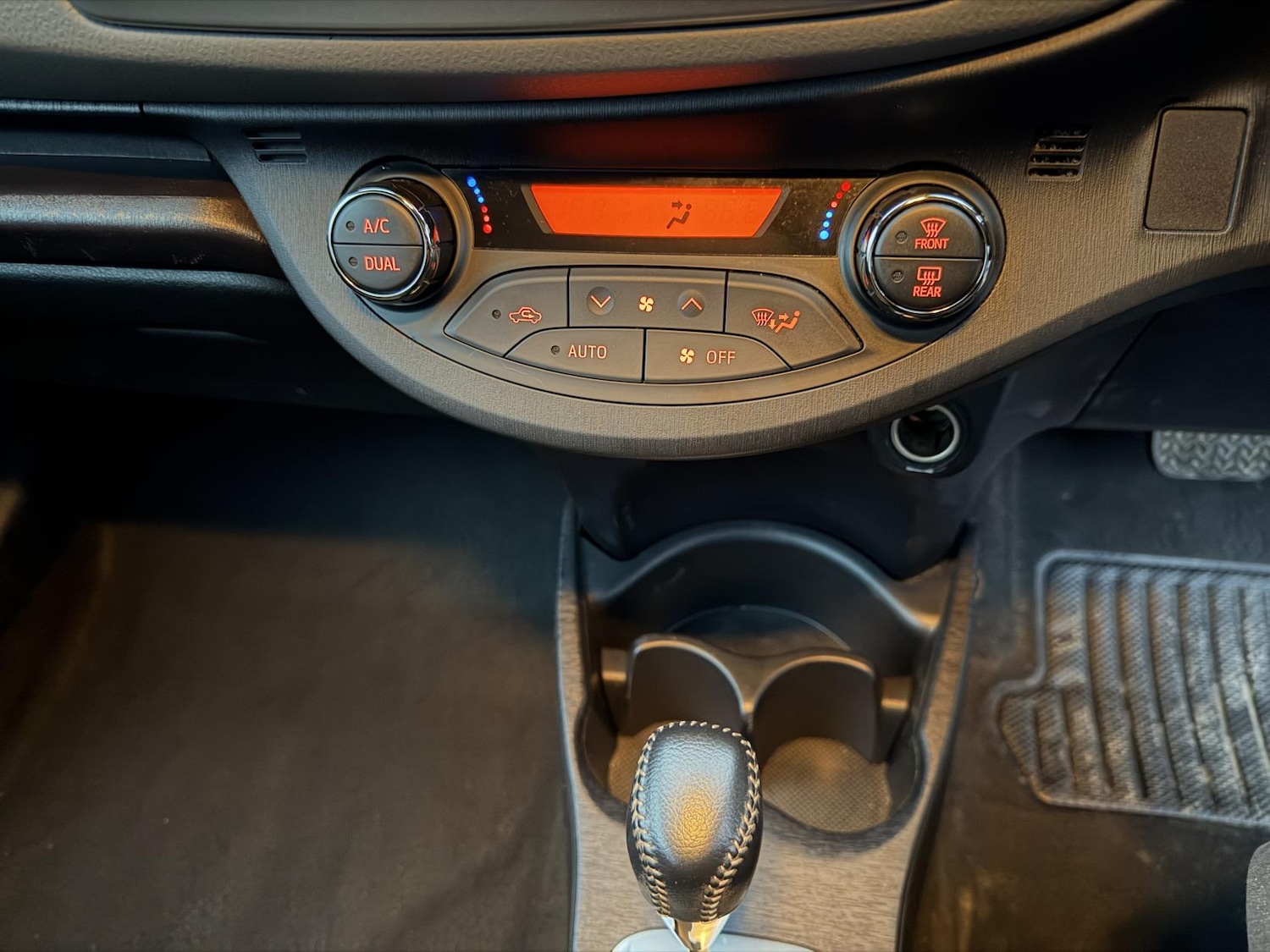 Used Toyota Yaris 2014 for sale - 76762215: Photo 54