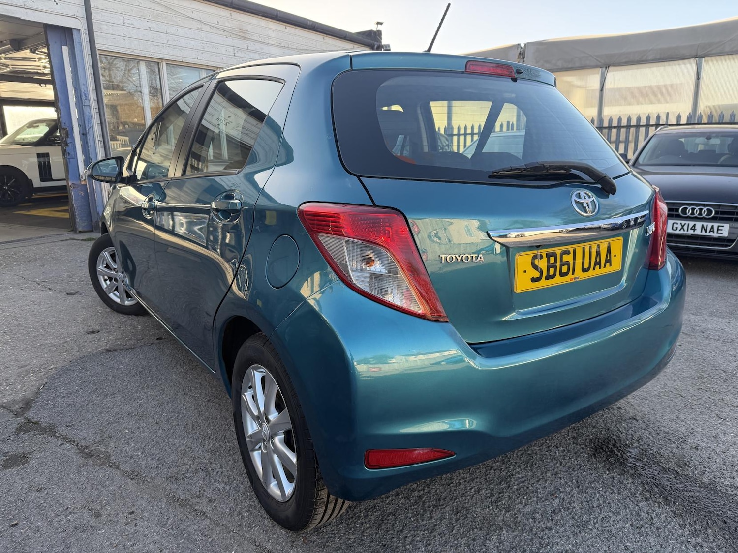 Used Toyota Yaris 2012 for sale - 76762228: Photo 2