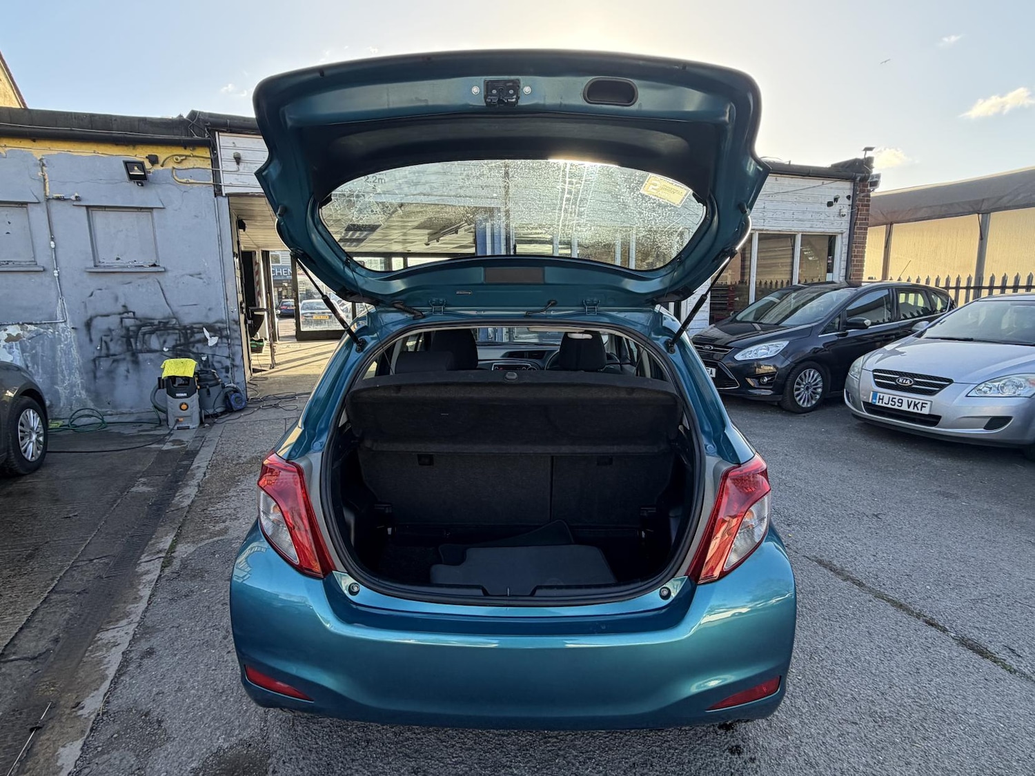 Used Toyota Yaris 2012 for sale - 76762228: Photo 24