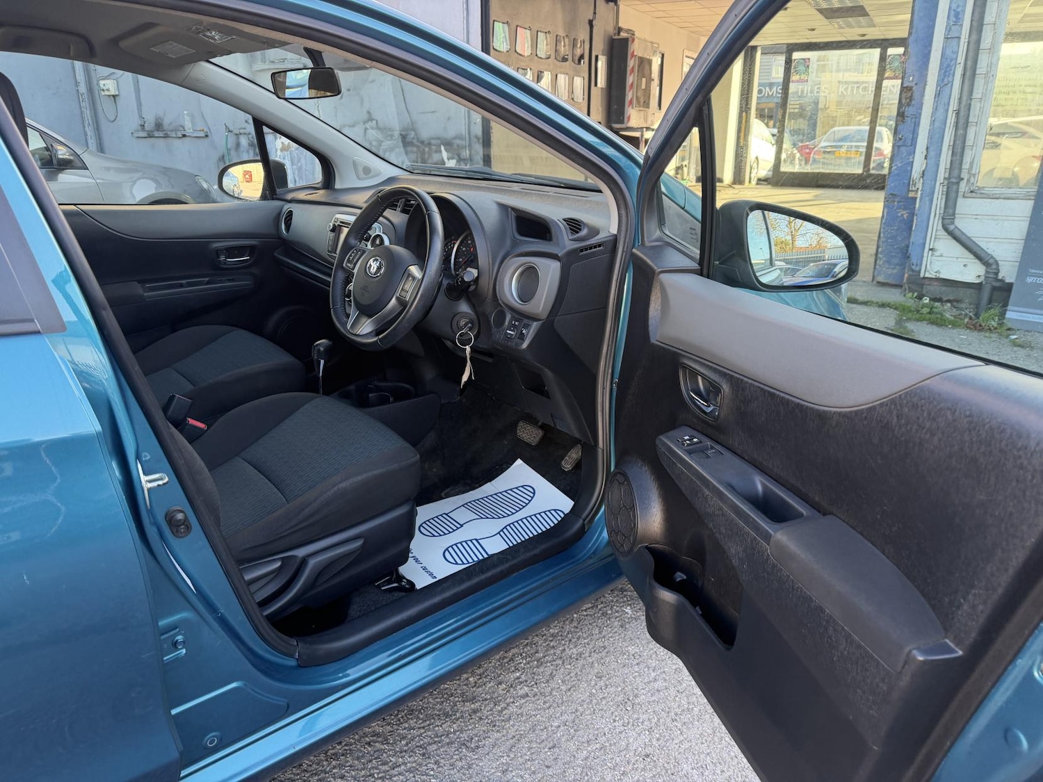 Used Toyota Yaris 2012 for sale - 76762228: Photo 38