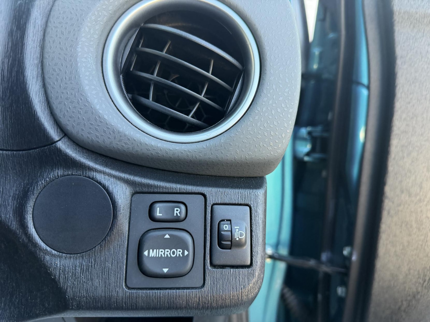 Used Toyota Yaris 2012 for sale - 76762228: Photo 40