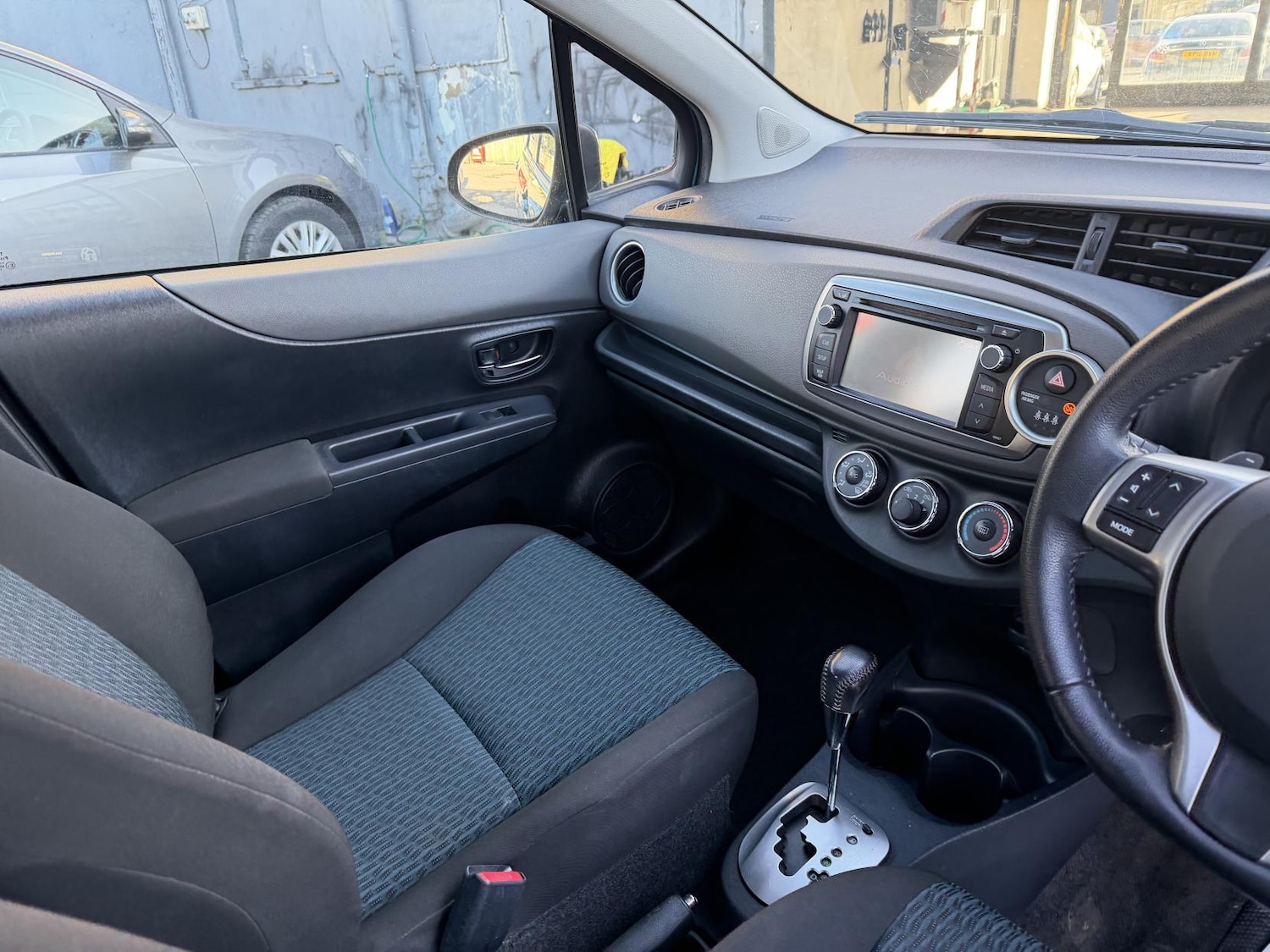 Used Toyota Yaris 2012 for sale - 76762228: Photo 42