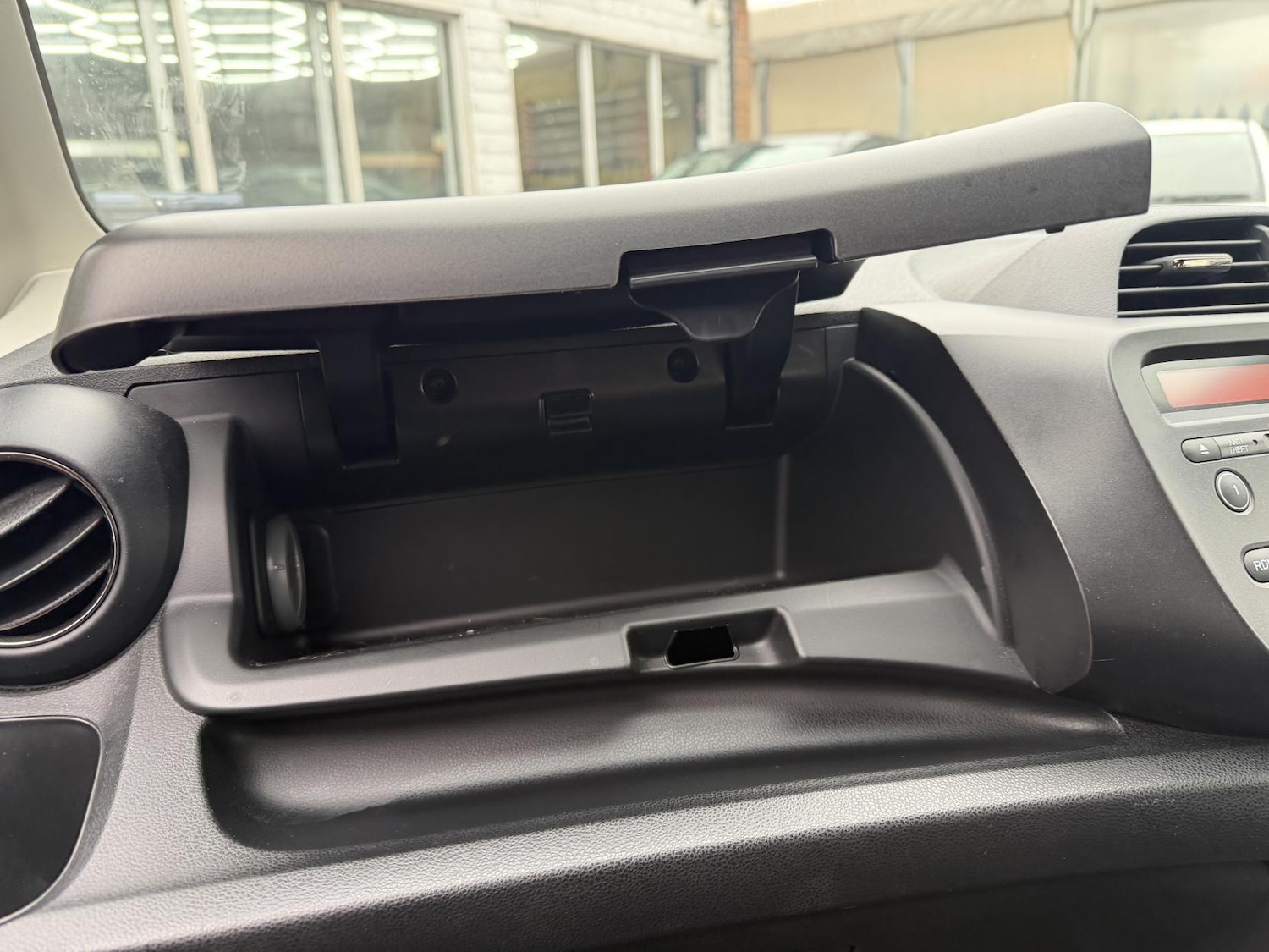 Used Honda Jazz 2011 for sale - 76971778: Photo 40