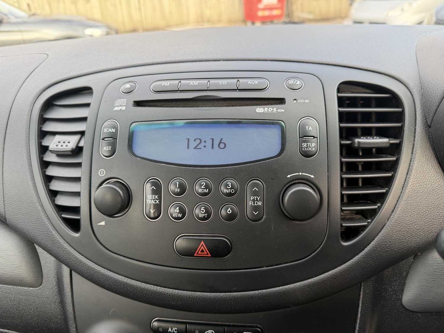 Used Hyundai i10 2011 for sale - 76837588: Photo 39