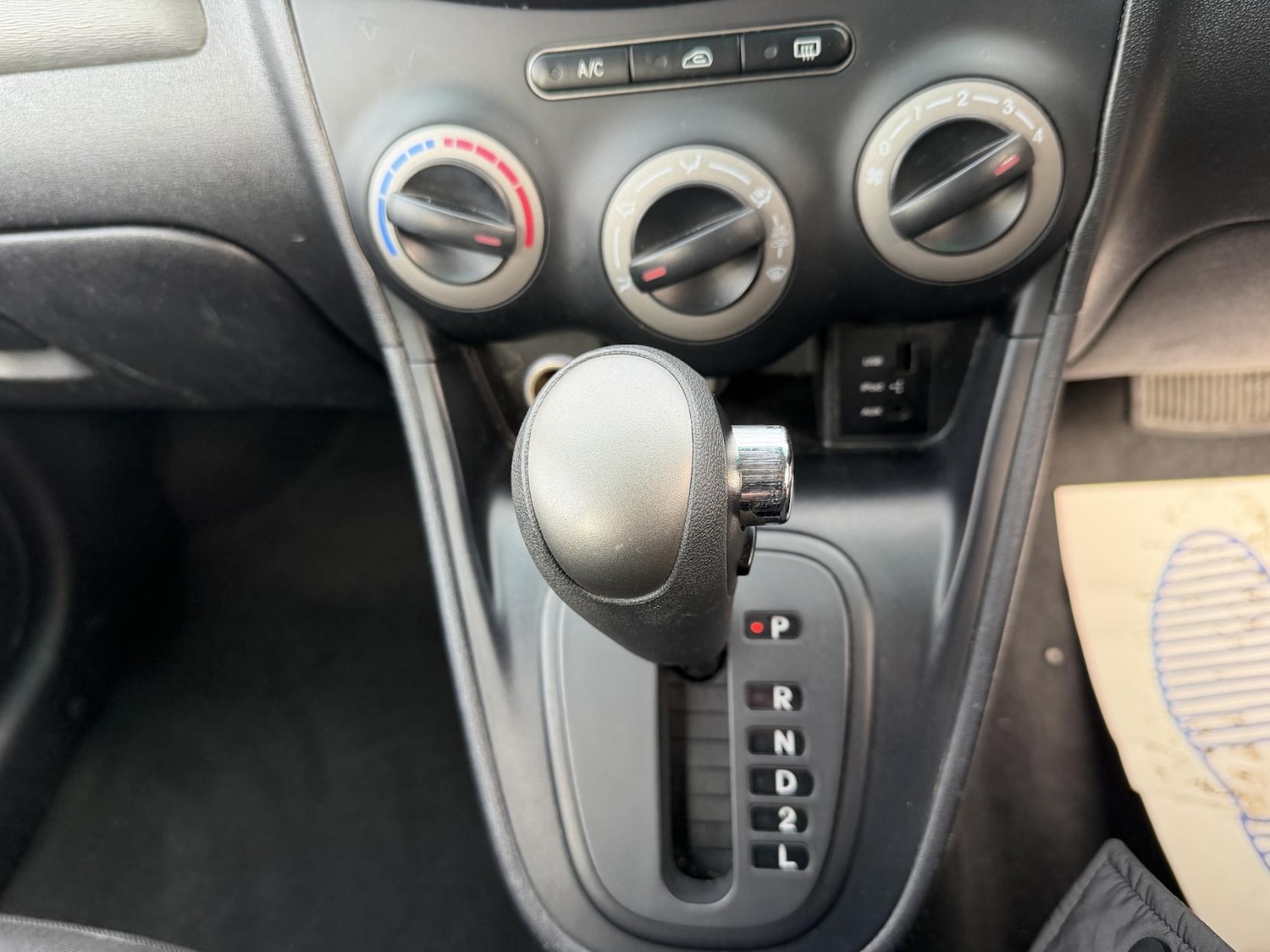 Used Hyundai i10 2011 for sale - 76837588: Photo 44