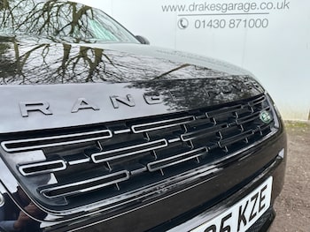 Used Land Rover Range Rover Evoque 2025 for sale - 77533776: Photo
