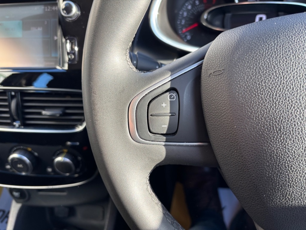 Used Renault Clio 2017 for sale - 76697959: Photo 24