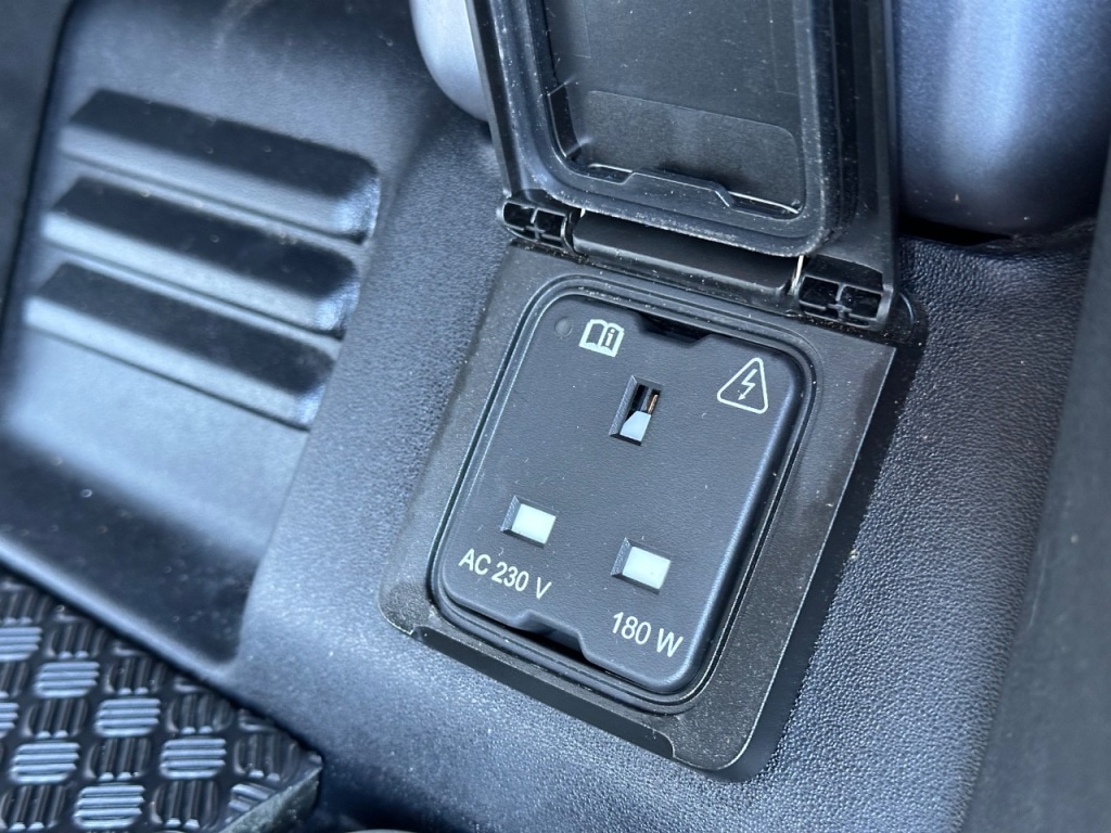 Used Land Rover Defender 2023 for sale - 77533752: Photo 24