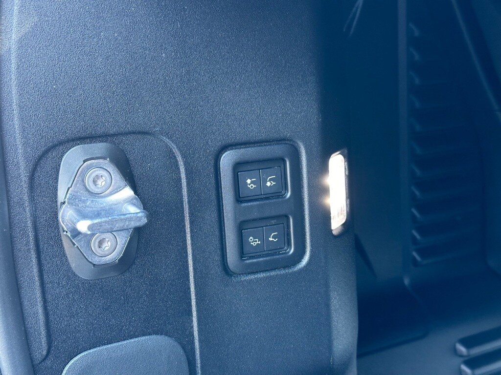 Used Land Rover Defender 2023 for sale - 77533752: Photo 25