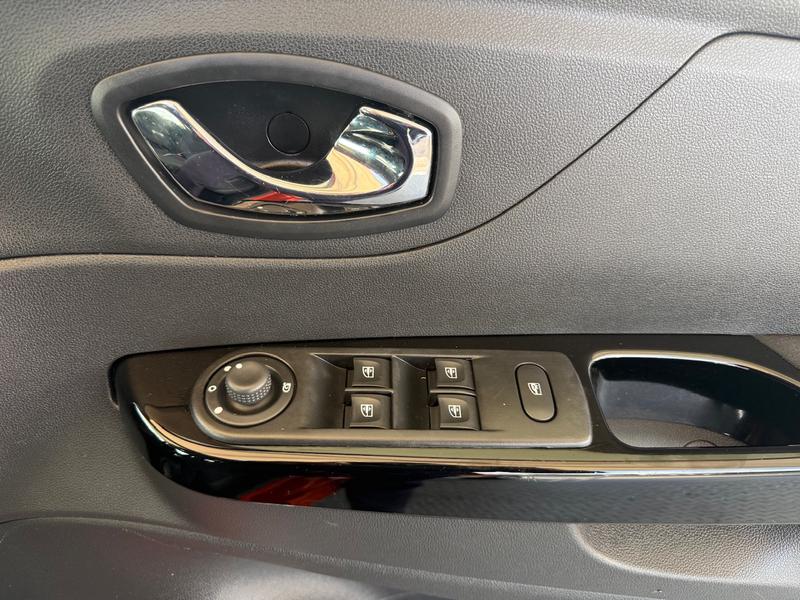 Used Renault Captur 2017 for sale - 76332656: Photo 19