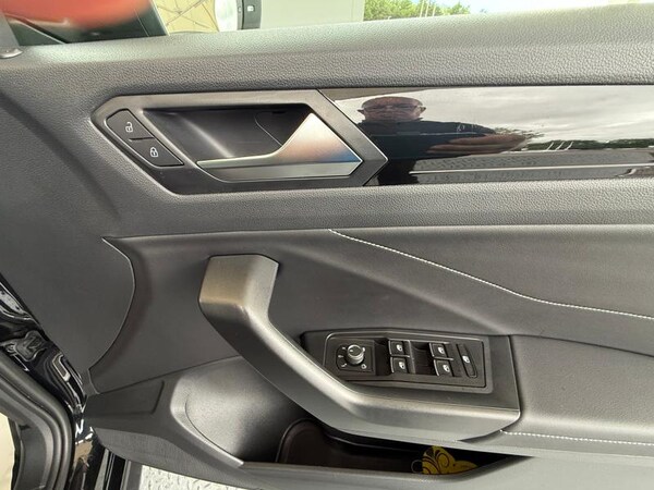 Used Volkswagen T-Roc 2024 for sale - 74830240: Photo 20