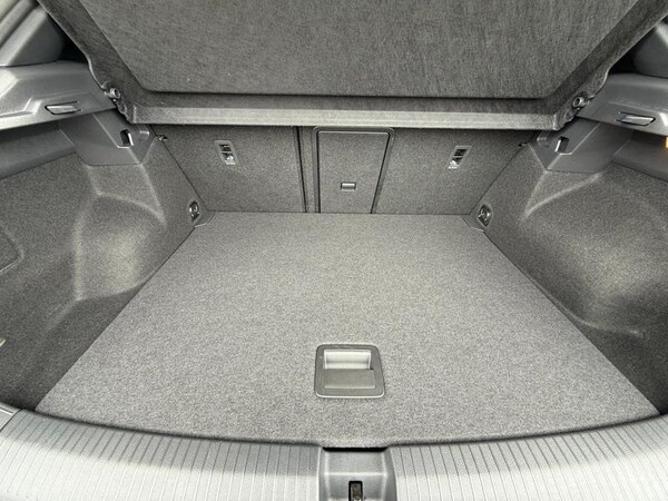 Used Volkswagen T-Roc 2024 for sale - 74830240: Photo 24
