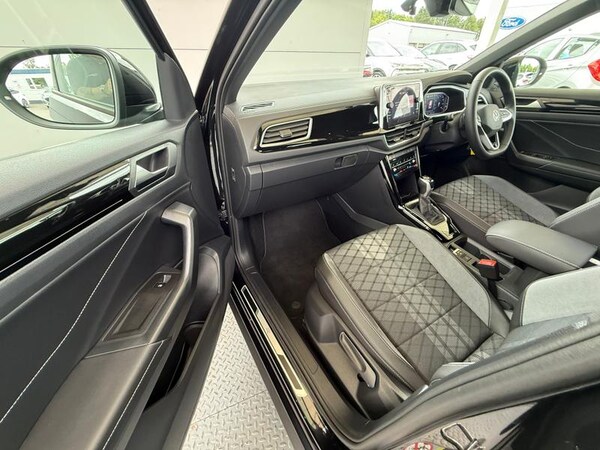 Used Volkswagen T-Roc 2024 for sale - 74830240: Photo 30