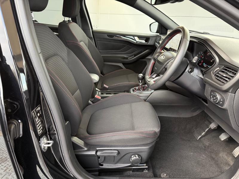 Used Ford Focus 2023 for sale - 76580859: Photo 17