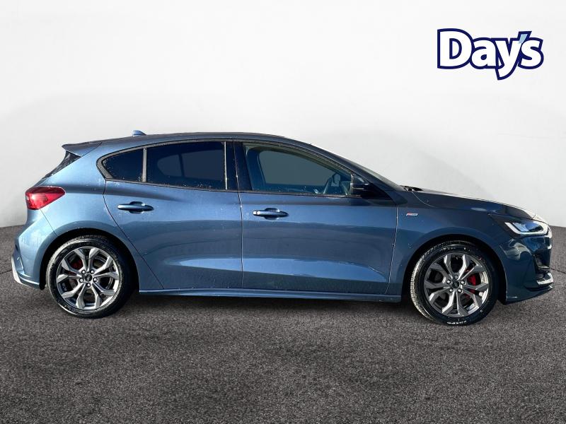 Used Ford Focus 2023 for sale - 76835759: Photo 9