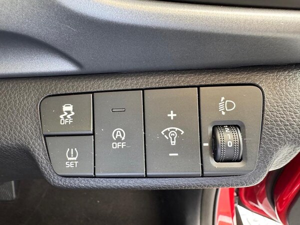 Used Kia Stonic 2023 for sale - 74729727: Photo 13