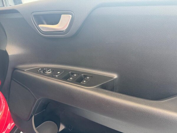 Used Kia Stonic 2023 for sale - 74729727: Photo 14