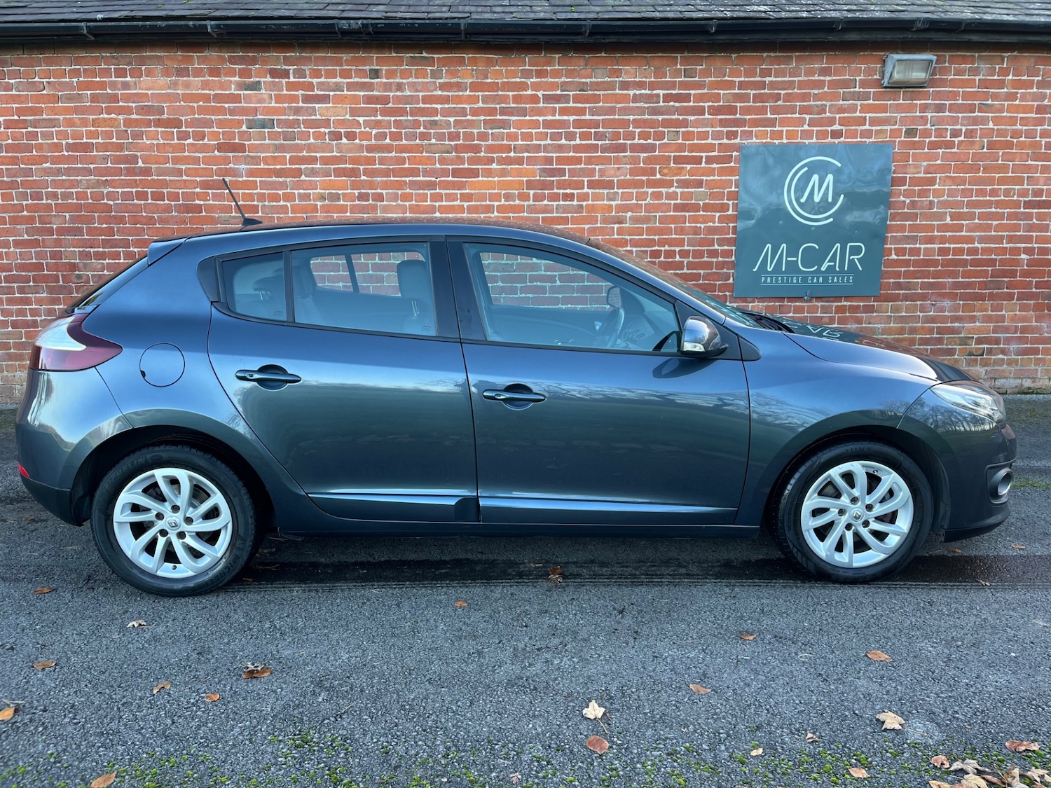 Used Renault Megane 2016 for sale - 76618901: Photo 2