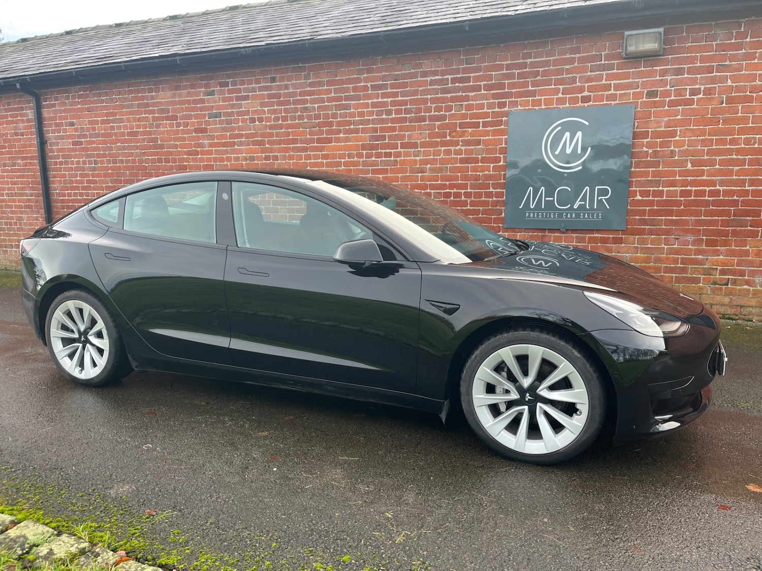 Used Tesla Model 3 2021 for sale - 76919559: Photo 2