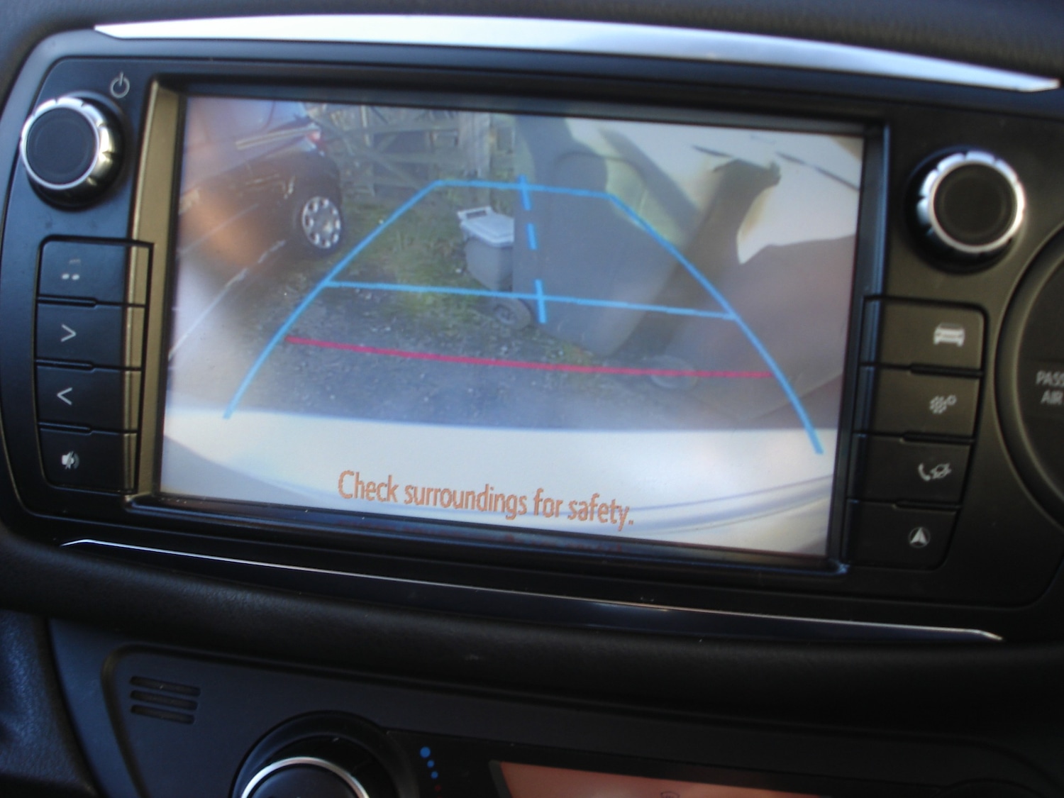 Used Toyota Yaris 2015 for sale - 76380363: Photo 19