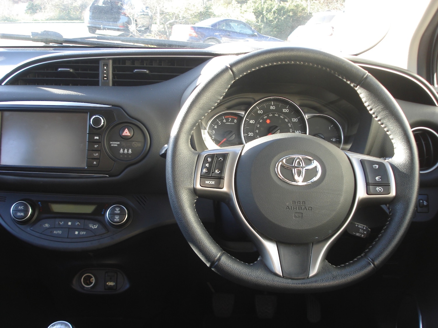 Used Toyota Yaris 2015 for sale - 76380363: Photo 22