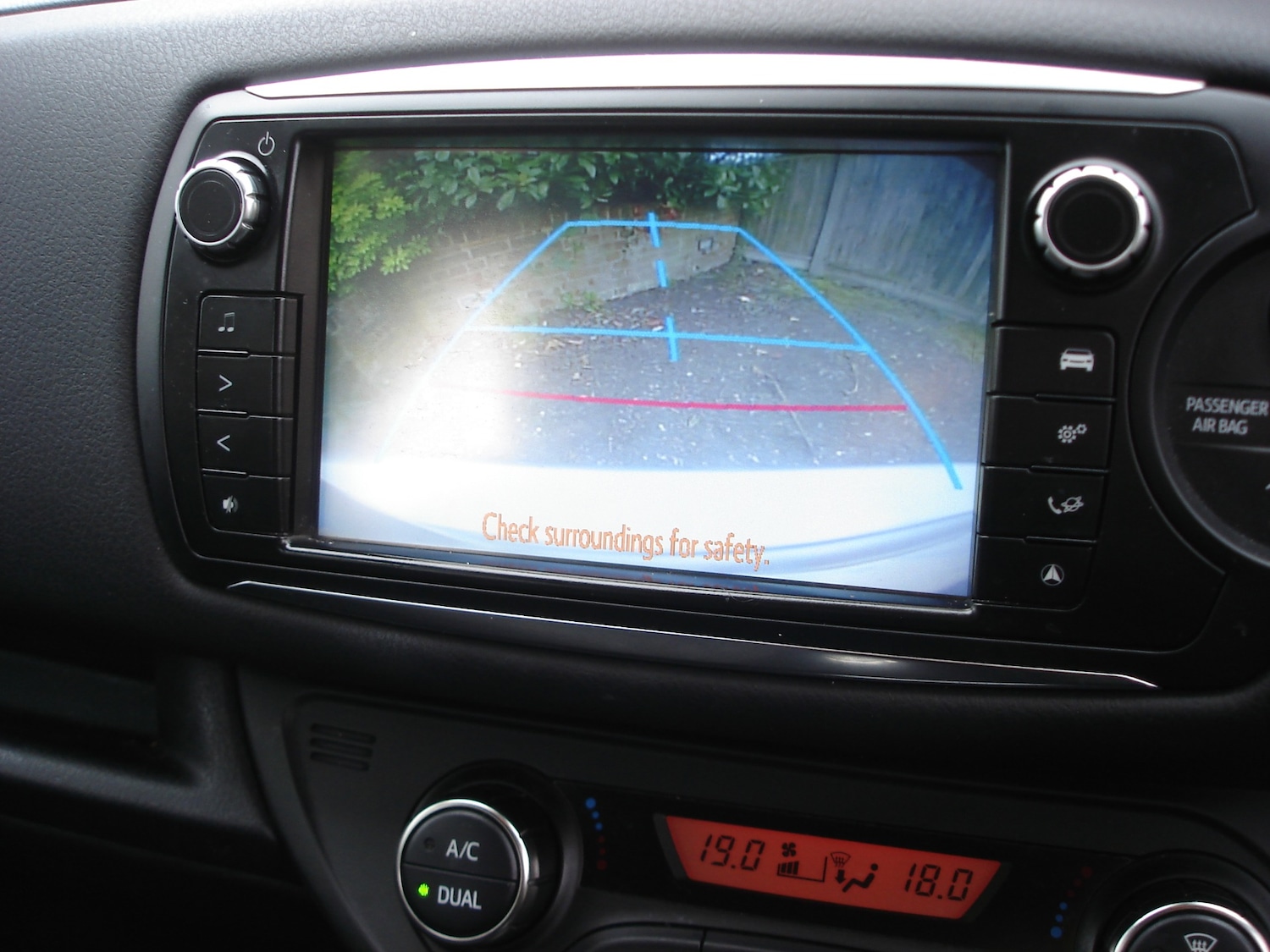 Used Toyota Yaris 2015 for sale - 76380363: Photo 5