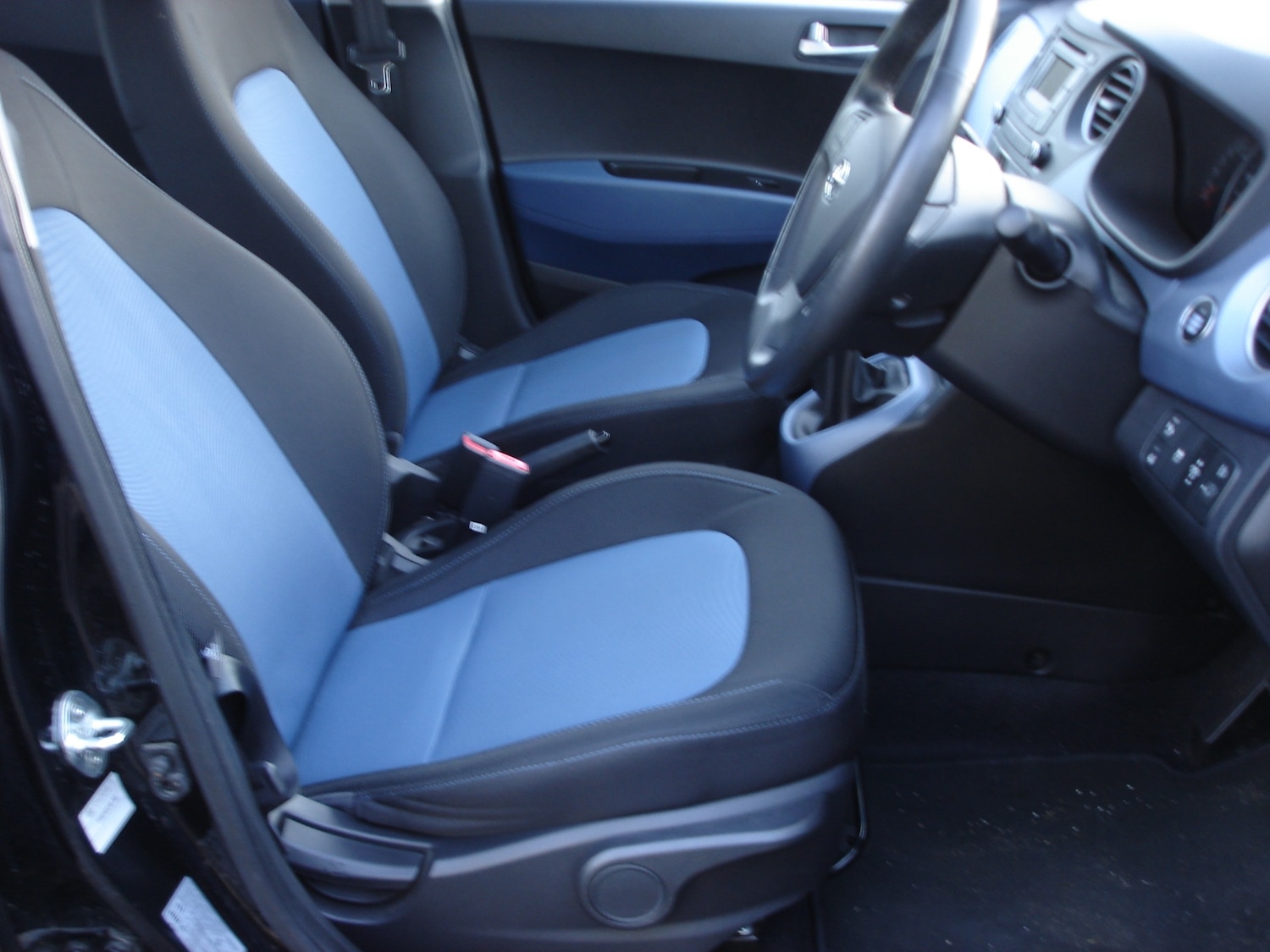 Used Hyundai i10 2015 for sale - 77084252: Photo 9