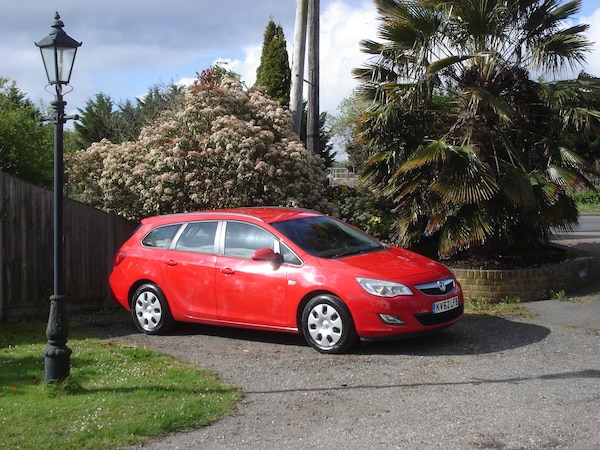 Used Vauxhall Astra 2012 for sale - 70718077: Photo 2