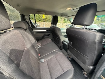 Used Toyota Hilux 2018 for sale - 76111881: Photo