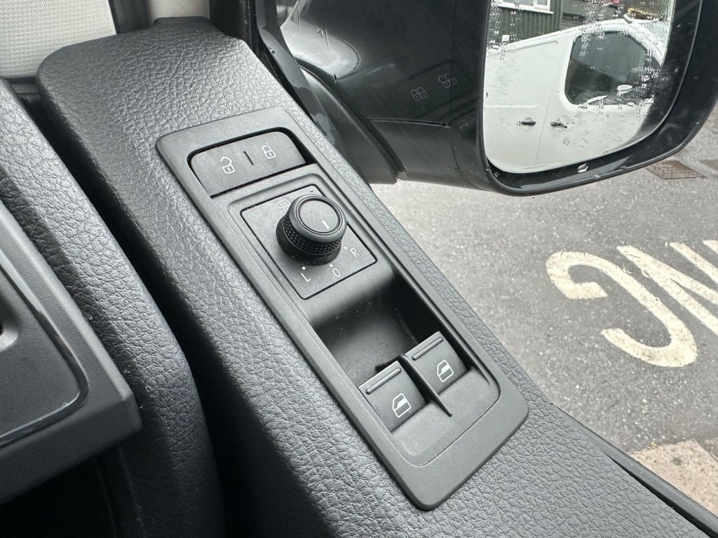 Used Volkswagen Transporter 2017 for sale - 77250736: Photo 29
